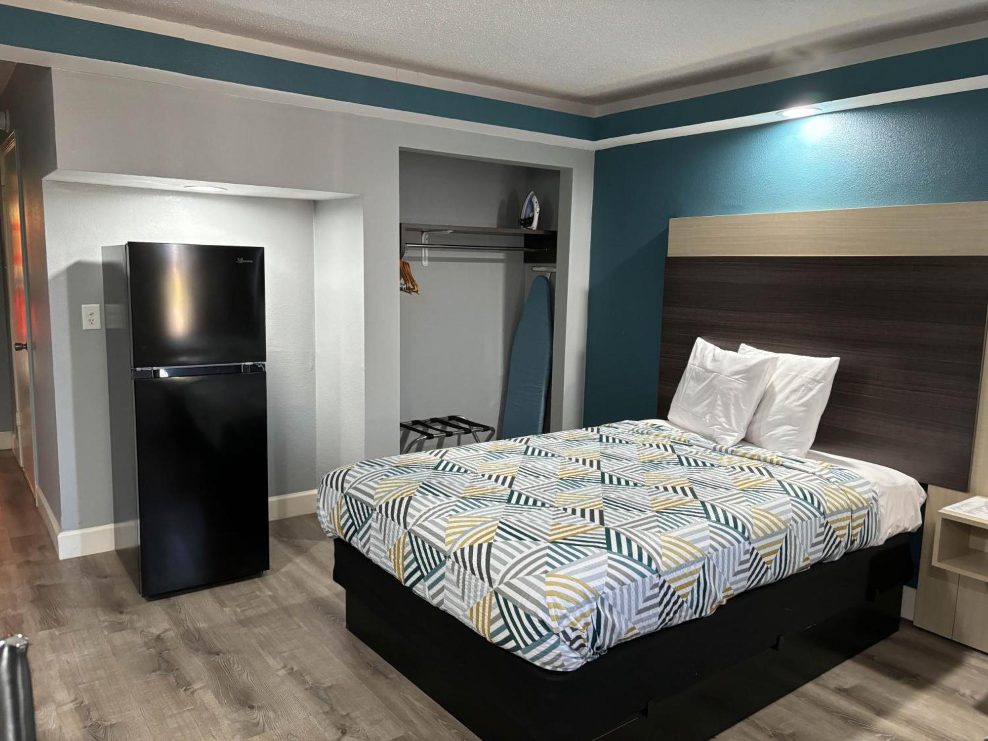 6 Memphis, Tn East Hotel 2*