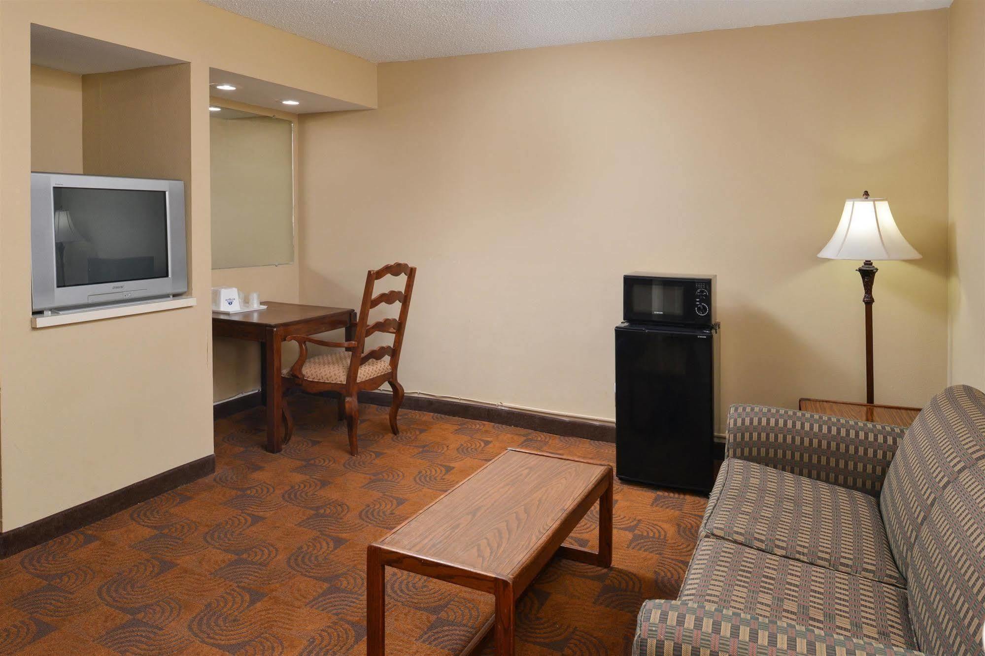 6 Memphis, Tn East Hotel 2*